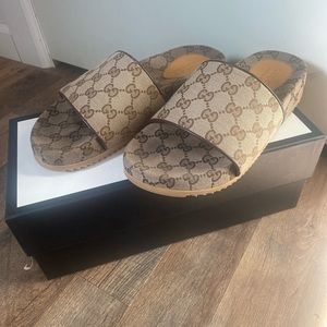 Gucci Supreme Print slides